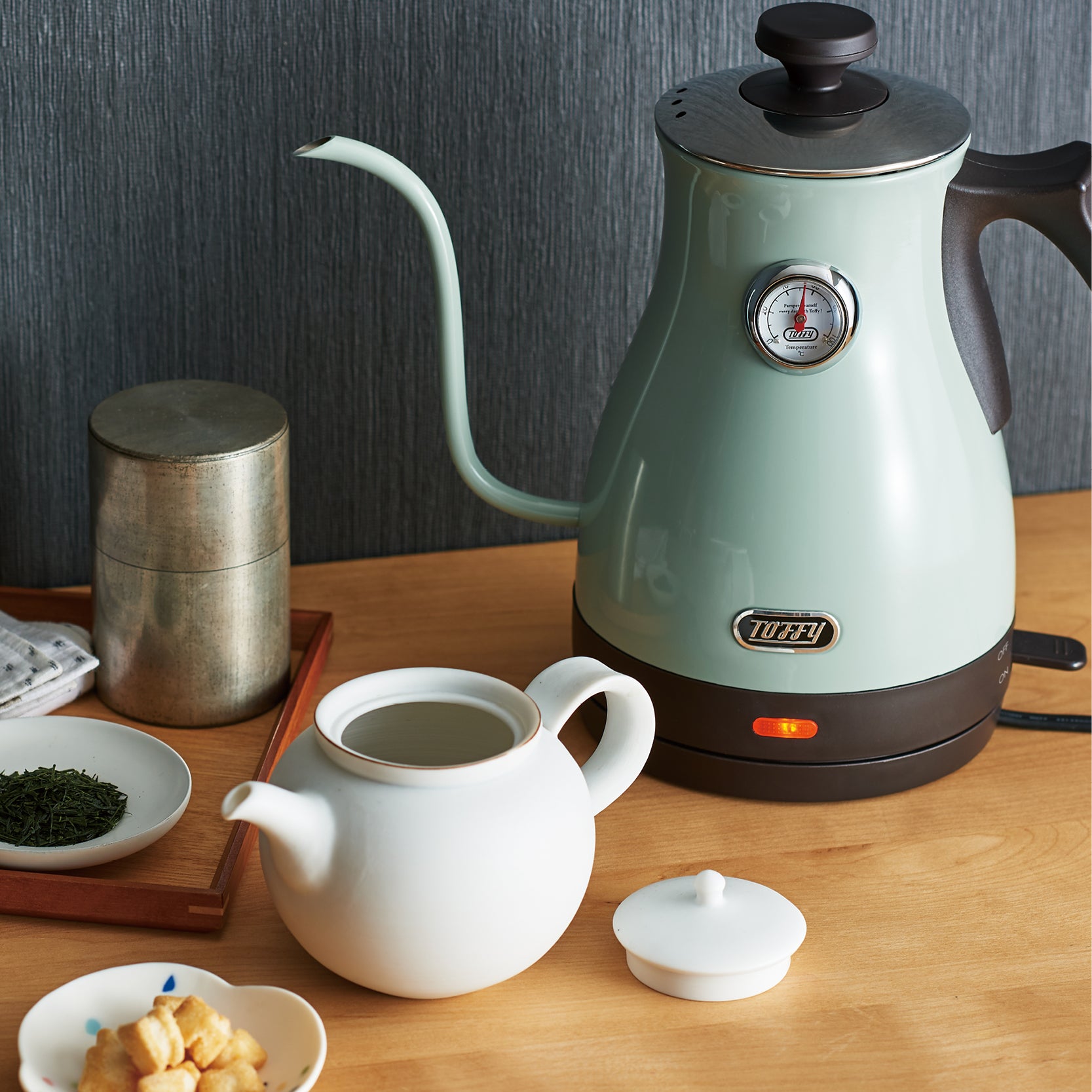 Toffy Electric Kettle with Thermometer 復古電熱水壼 K-KT3-PA